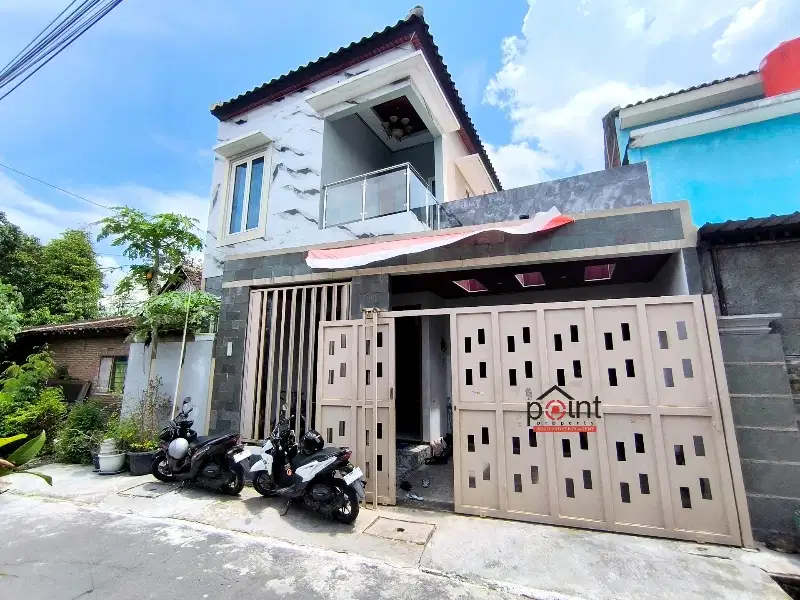 RUMAH MEWAH Bagus 2 lt Plus Furnish di Klodran dekat Jalan Utama