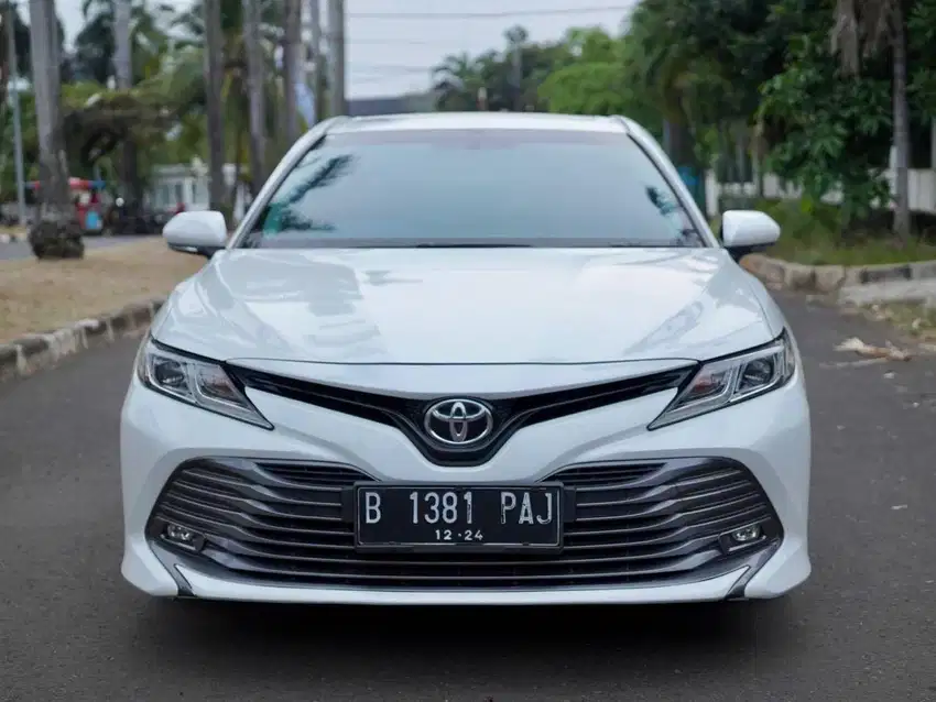 Camry V 2.5 AT 2019 Putih