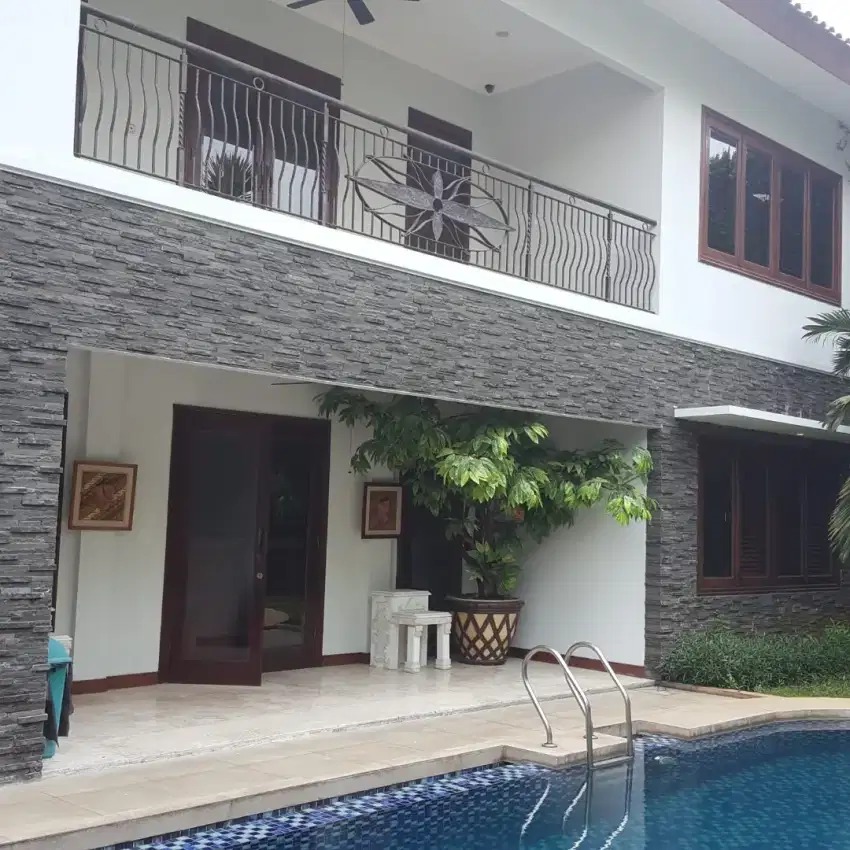 For Rent - Rumah Bagus 2 Lantai Di Menteng