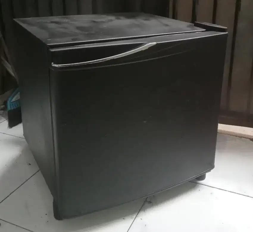 KULKAS MINIBAR TOSHIBA MULUS MESIN ORI