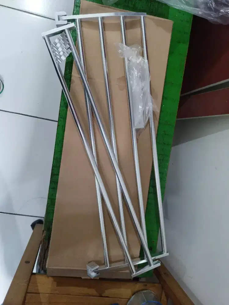 Jemuran handuk alumunium (baru)