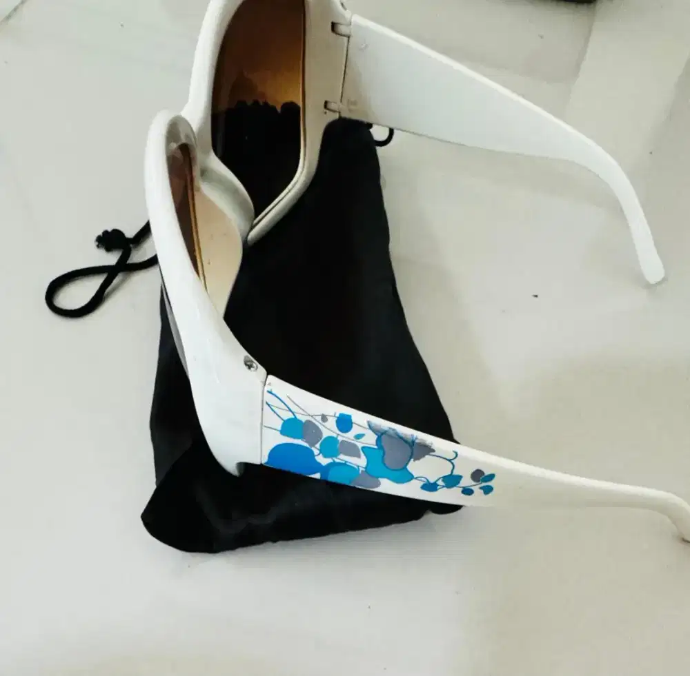 Kaca mata putih bunga2 baruuu