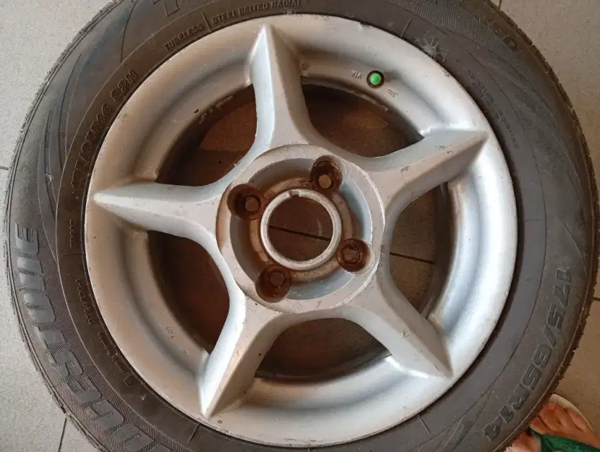Dijual velg Enkei R14 PCD 114.3 + ada ban nya tahun 2005