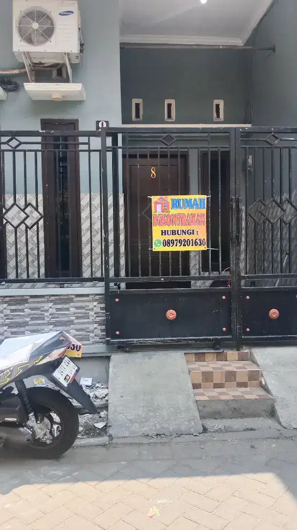 Di kontrakan rumah kalilom