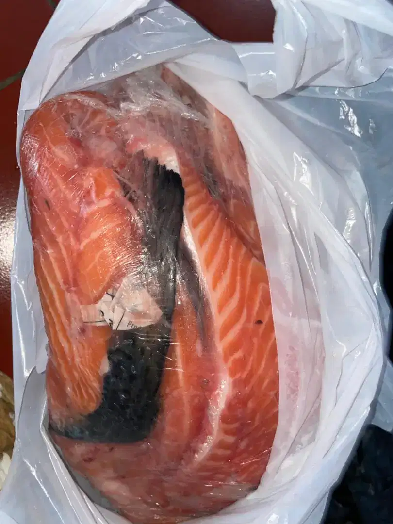 Trimingan ikan salmon di jamin timbangan 2kg lebih