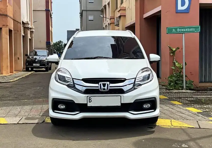 Jual Cepat : 2014 Honda Mobilio RS 1.5 AT Putih KM 80rb Record Dp 9jt