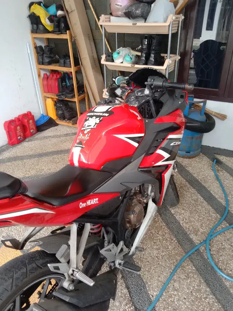 CBR 150r standard