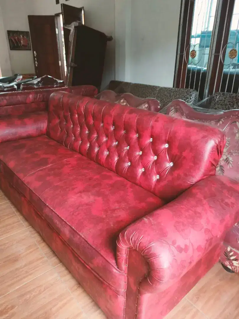 Sofa ruang tamu serba merah