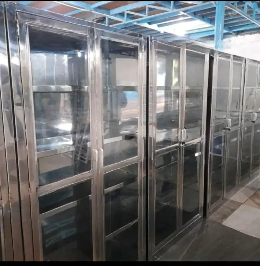 Lemari instrumen 2 pintu stainless