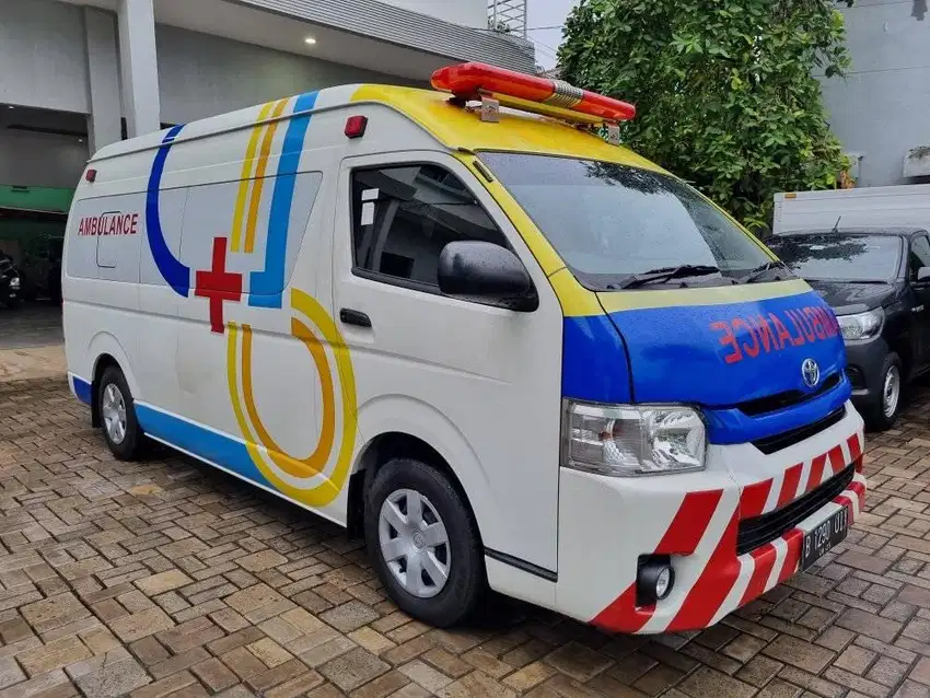 TOYOTA HIACE COMMUTER AMBULANCE 2.5L 2020 KM 13RB ISTIMEWA SIAPOPERASI