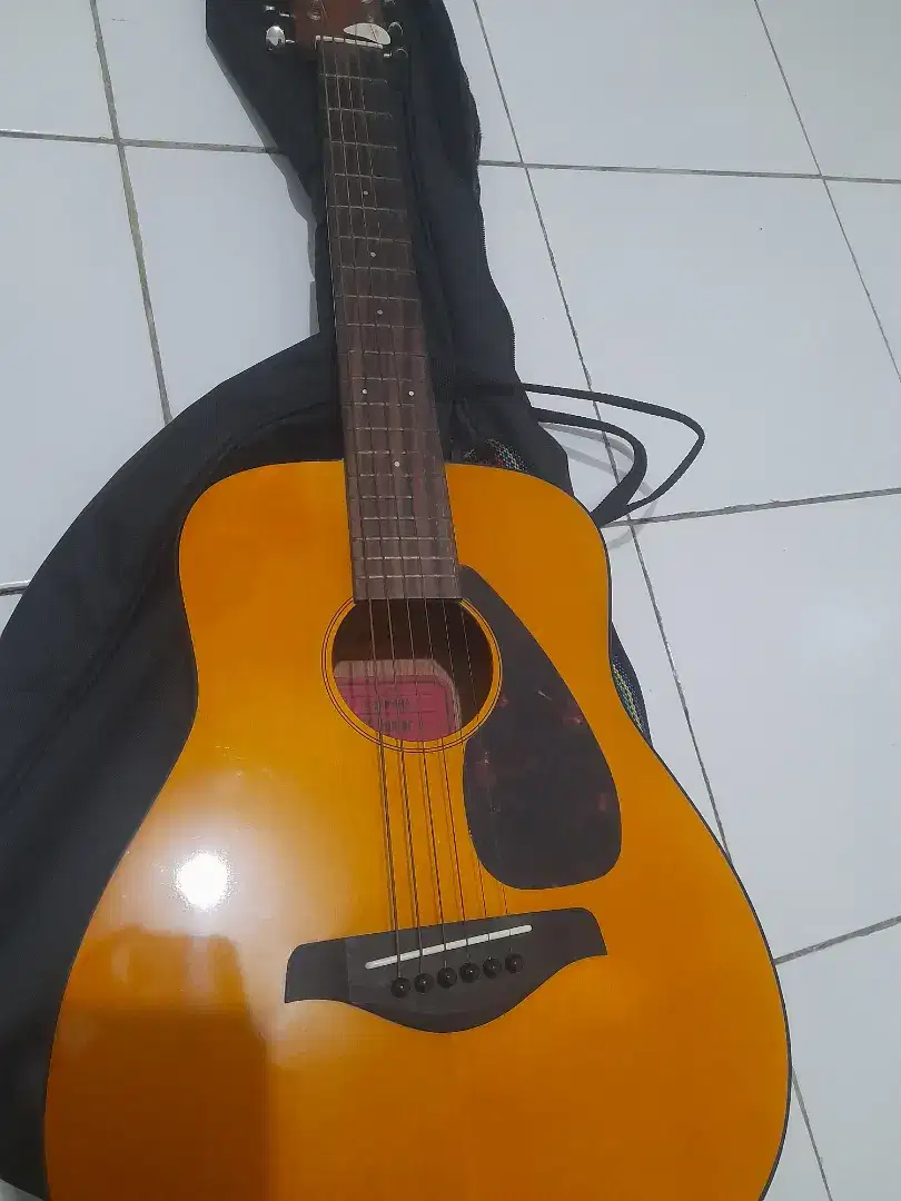 Gitar akustik yamaha jr1