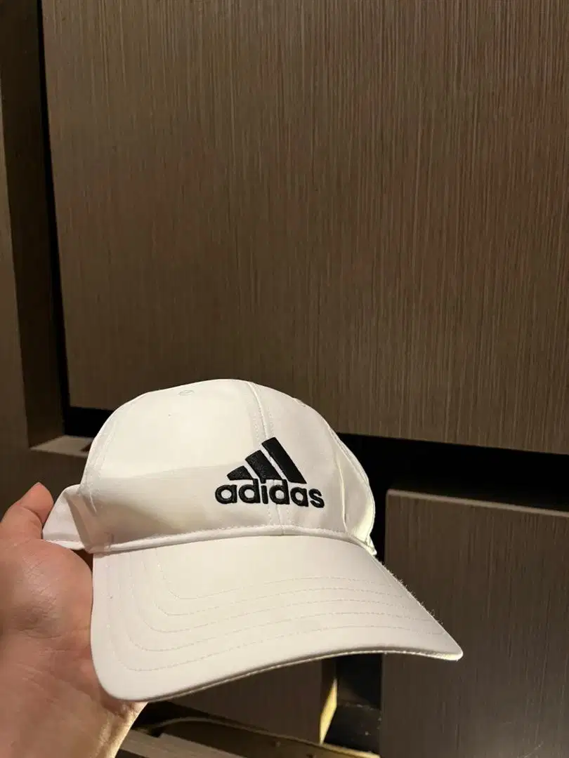 Topi Adidas Original White Masih Like New