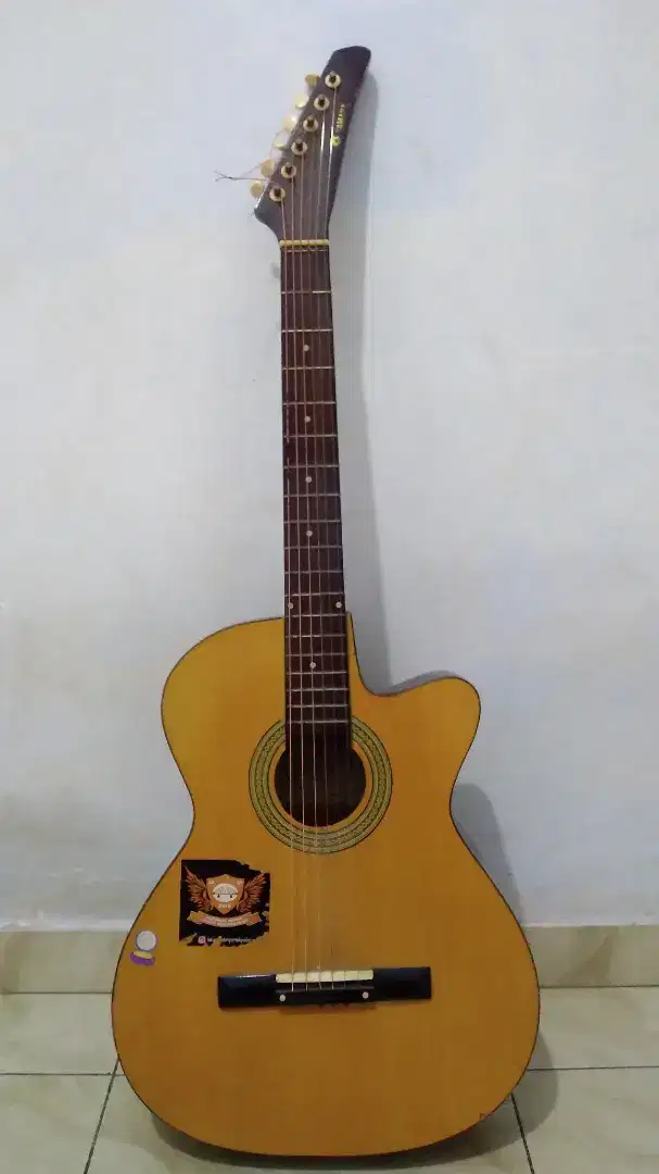 GITAR YAMAHA (gitar only)