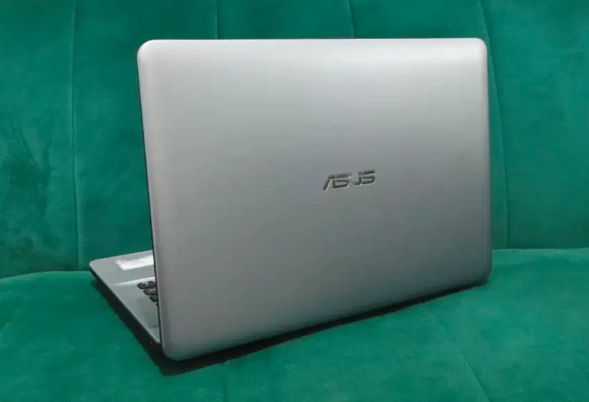 Asus Vivobook x441b slim AMD A4 gen9 ram8 hdd500 batre awet