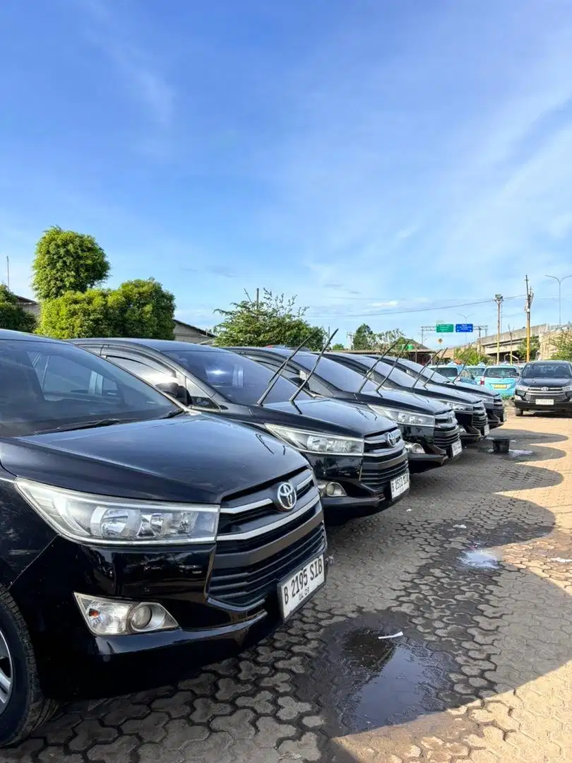 Di butuhkan supir innova rental