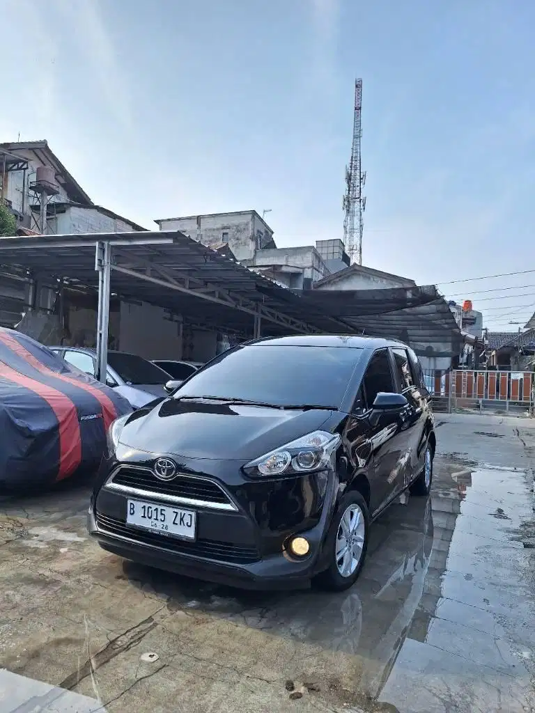 toyota sienta 1.5 G AT istimewa tgn pertama terawat siap pakai