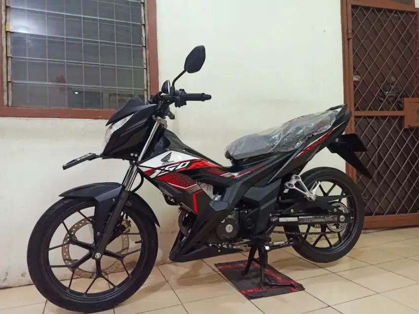 Honda SONIC 150 R 6 SPEED PGM-FI 2024 BL 2 ( LIKE NEW / TERBARU) B DKI