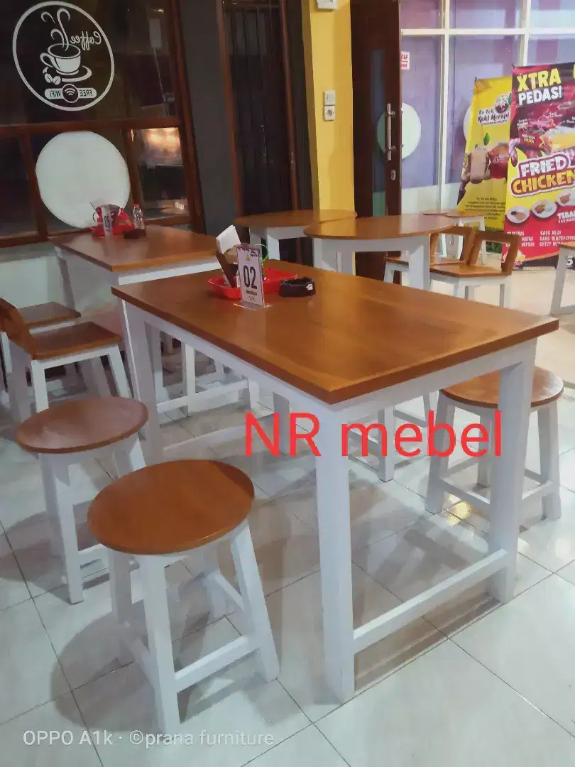 Meja kursi cafe resto dan makan bundar