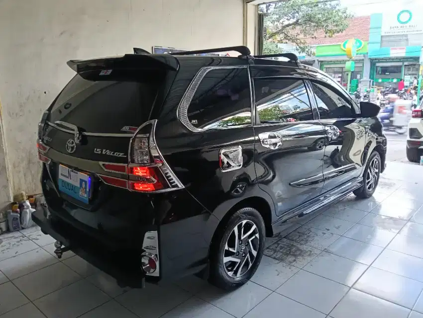 Avanza 1,5 Veloz 2021 low km, hitam manual