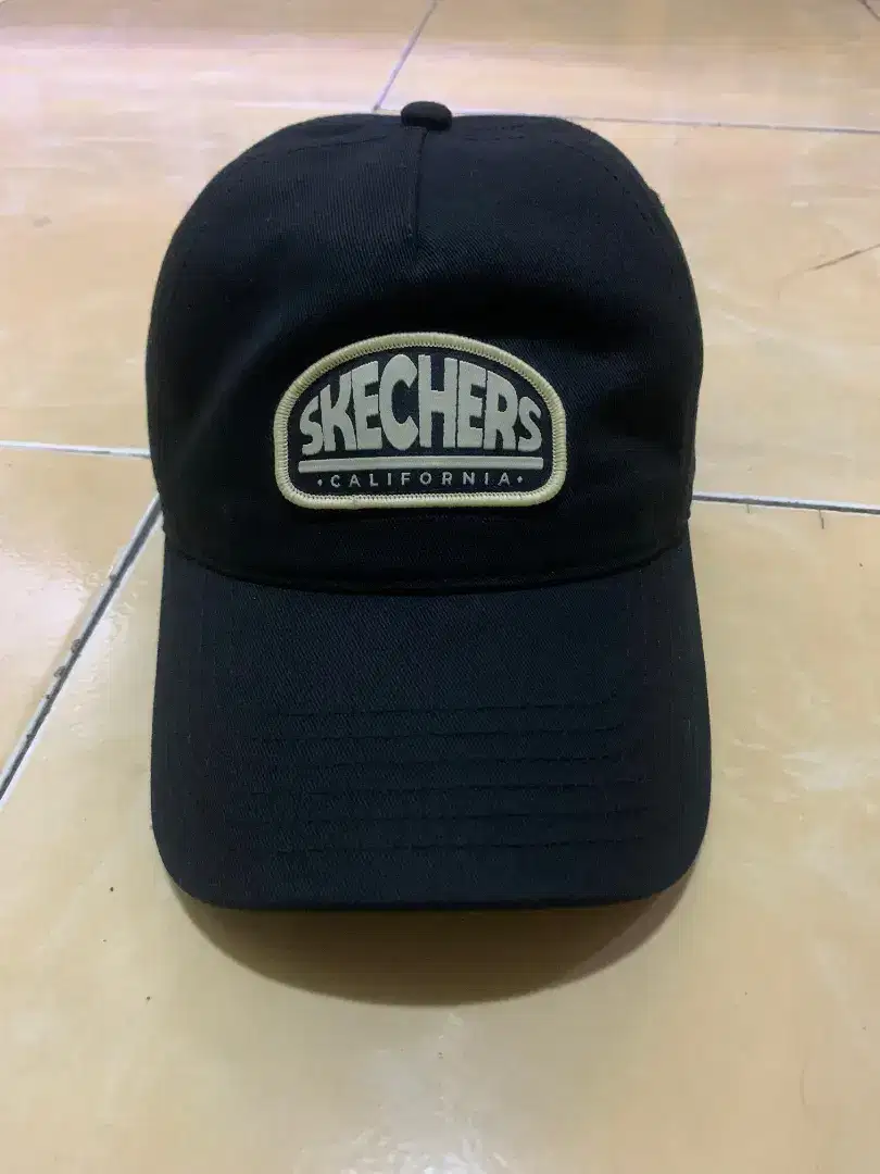 Topi skechers new