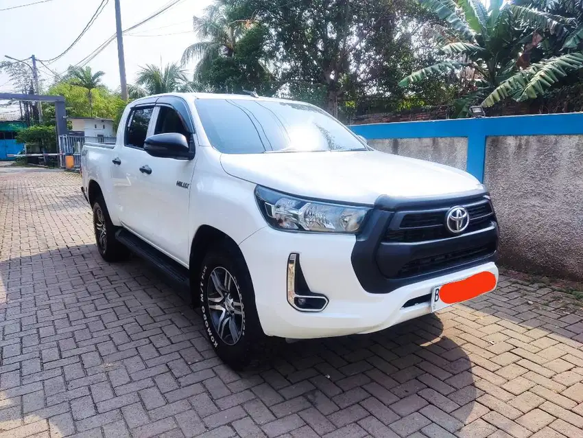 Toyota Hilux Rocco DC E MT 2023 Super Istimewa!