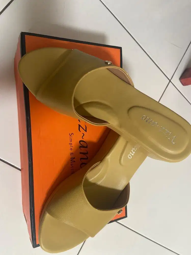 Wedges Vizz-ano wanita