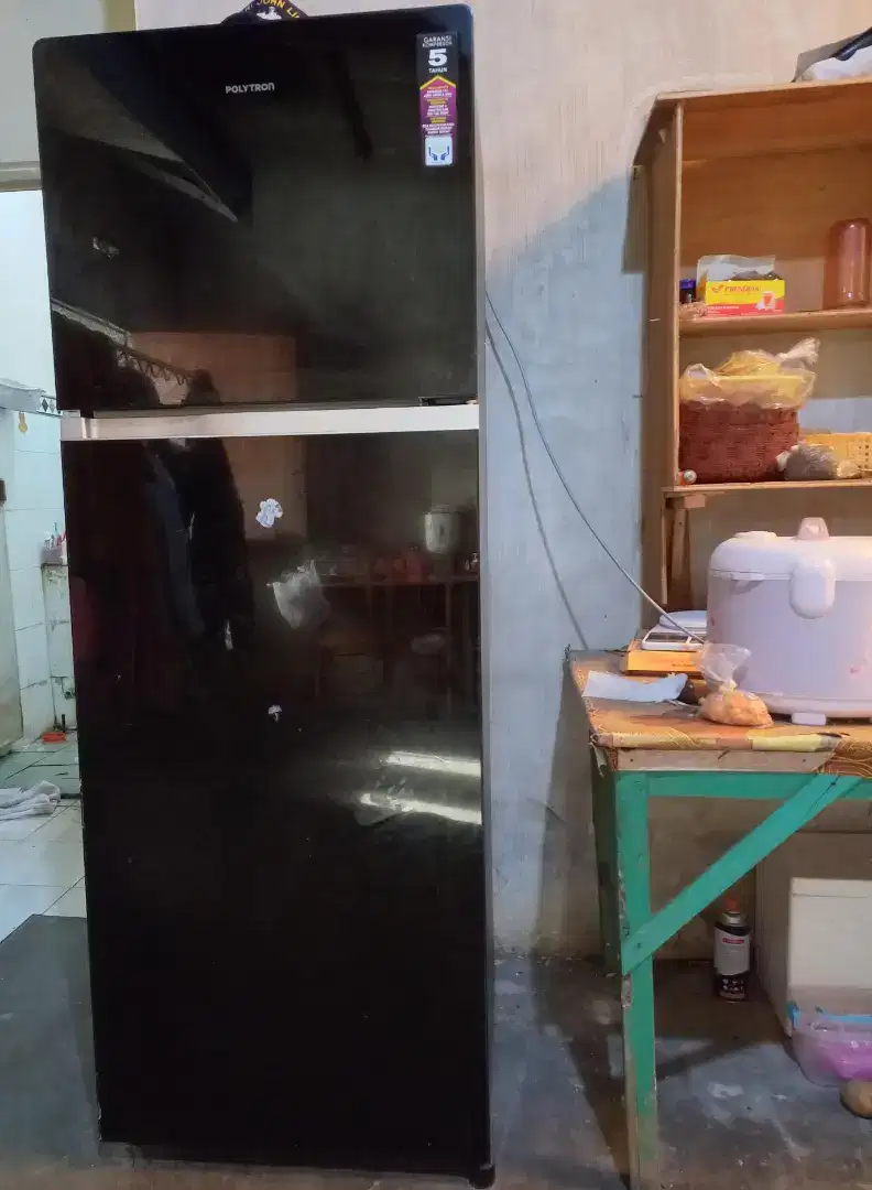 Dijual kulkas Polytron 2 pintu