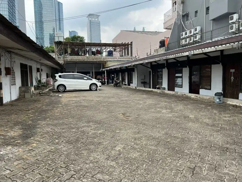 Rumah dan Kos an 110 kamar di Sudirman