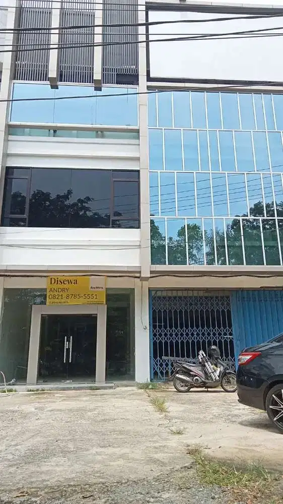 Ruko disewakan 2 unit jadi 1 pinggir jalan besar cocok untuk kantor