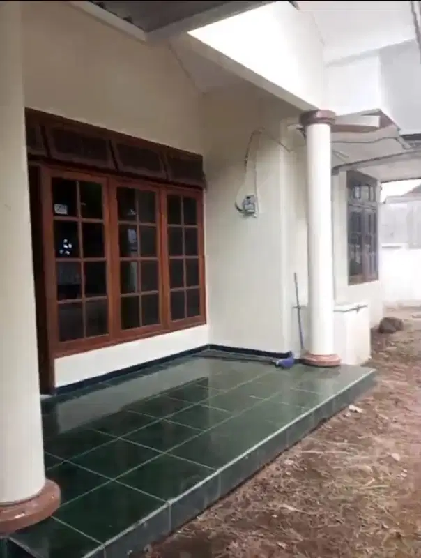 Dijual Rugi    Rumah Luas di Raya Tidar Malang