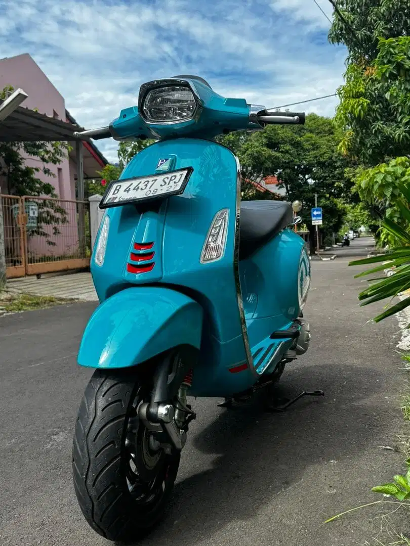 Vespa l GET 150 ABS warna biru