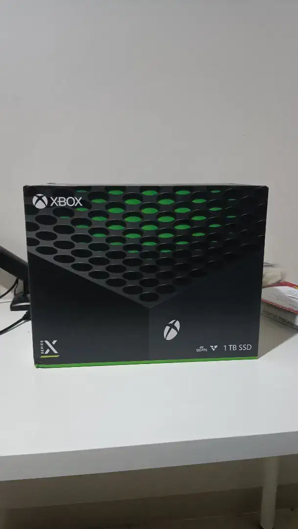 XBOX SERIES X (LIKE NEW)