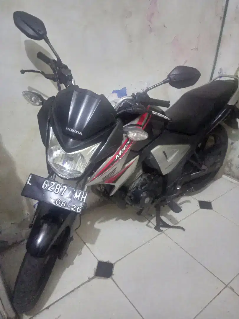 Bismillah...jual Honda megapro fi ( irit BBM) th 2016 nama sendiri