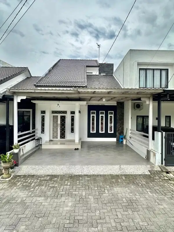 Dijual Rumah 2 Lantai Dalam Komplek