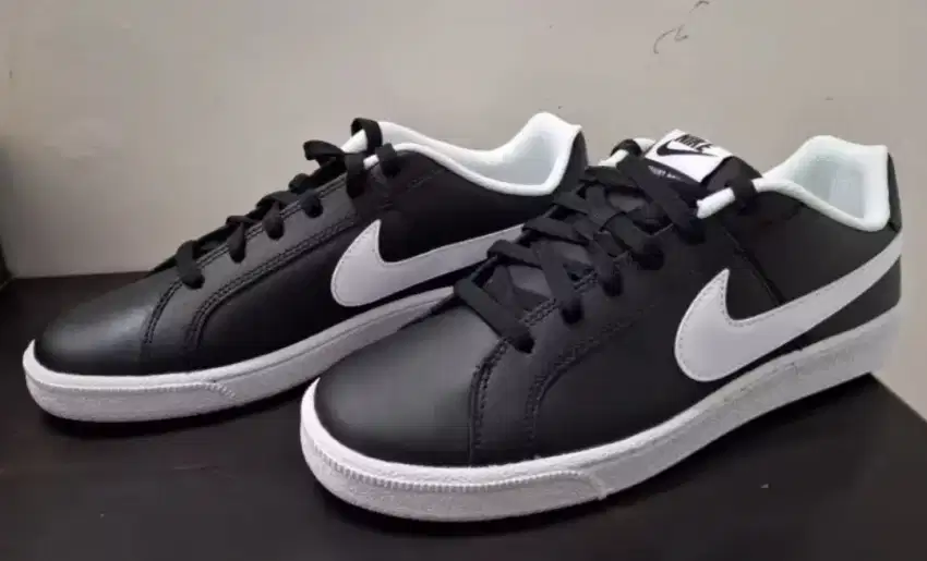 NIKE CASUAL COURT ROYALE BLACK