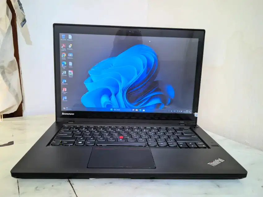 Thinkpad T440 TC
 intel core i5-4300U Ram 8gb SSD 240gb