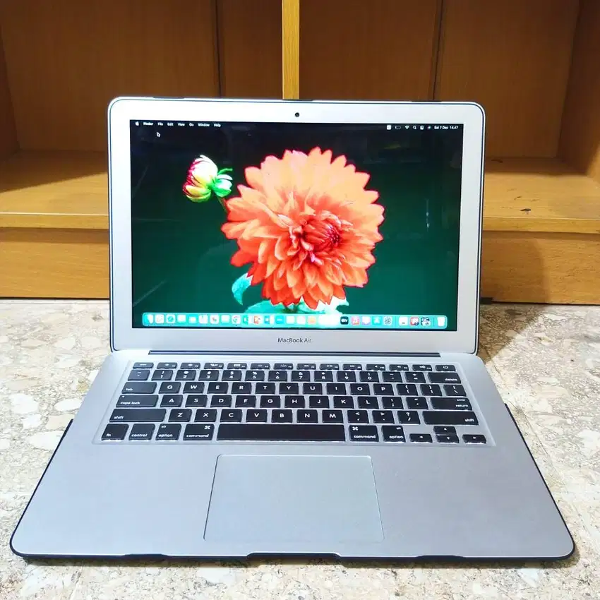 Macbook Air 2015 Core i5 Ram 8gb SSD 128gb 591