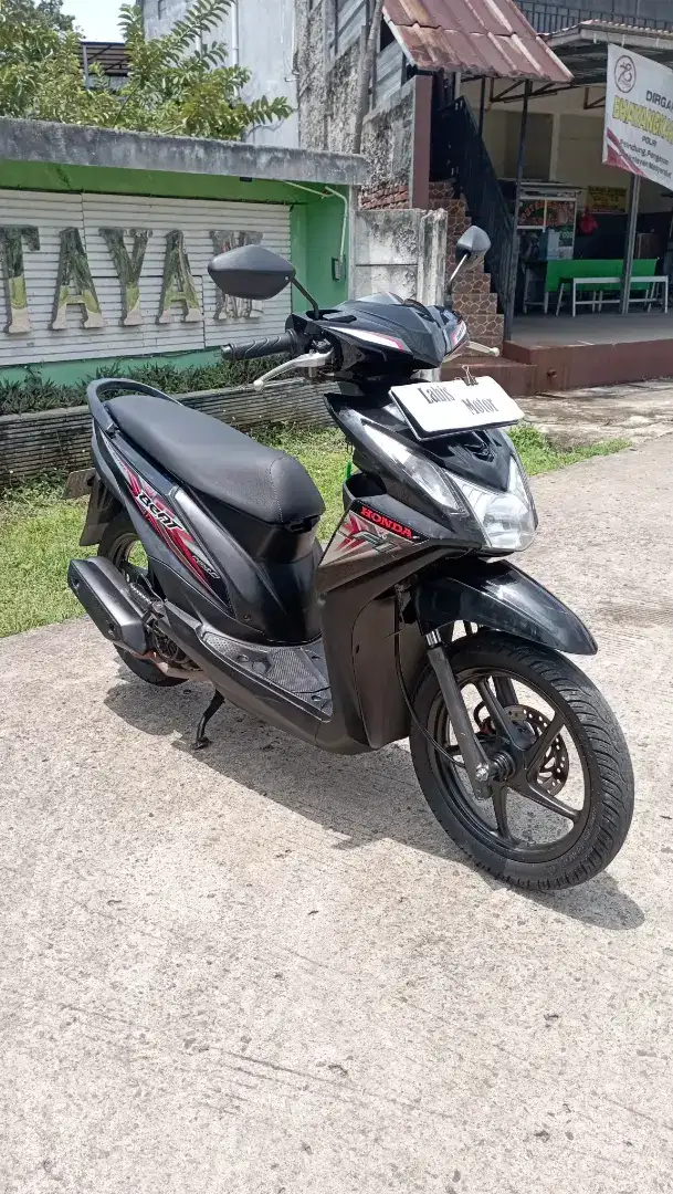 92% : FOR SALE HONDA BEAT F1 2015 PAJAK ON B JAKSEL