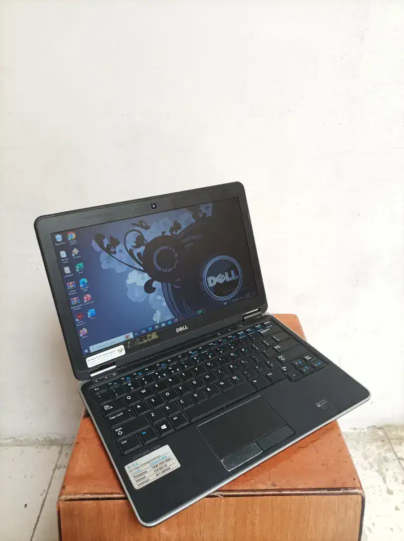 LAPTOP SKRIPSIAN DELL LATITUDE E7240 CORE I5 GEN 4 RAM 8GB SSD 128GB