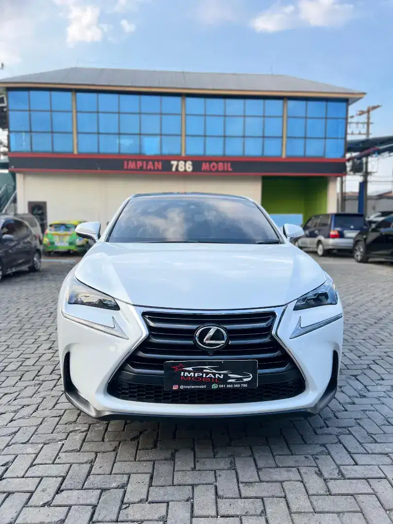 Lexus NX200t Luxury CBU A/T Putih 2015  vellfire harrier rx270 agya