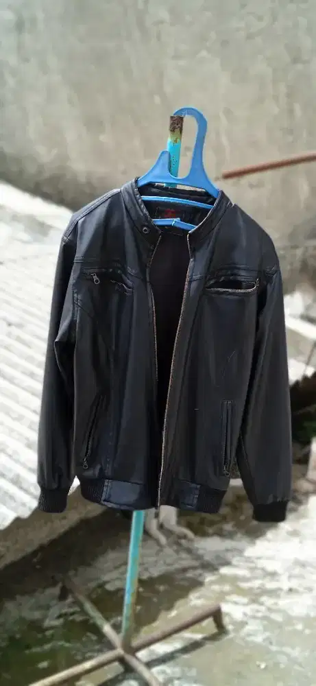 Jaket Kulit Sintetis Hitam Size L Setara M