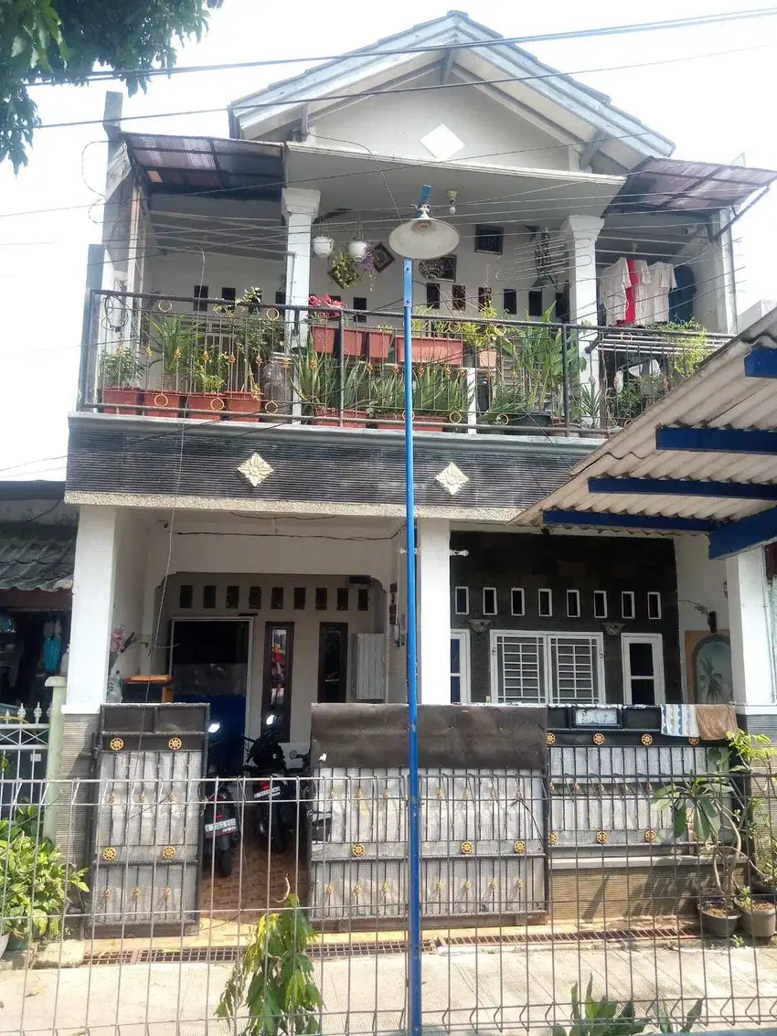 Dijual rumah 2 lantai di perumnas Depok timur kamar tidur 5