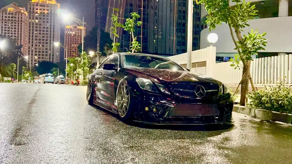 E 250 COUPE 2011 Hitam