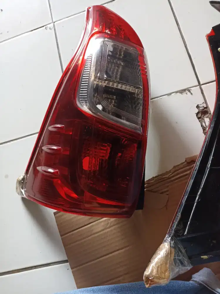 Lampu belakang kiri avanza xenia 2015