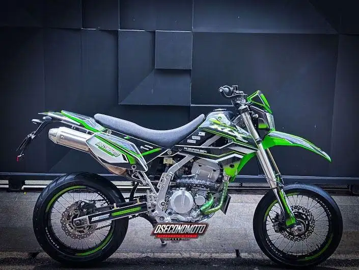 JUAL CEPAT KAWASAKI KLX 250 SUPERMOTO LOW KM SIAP TRABAS TOURING