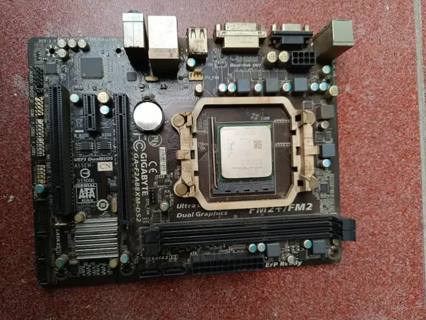 Motherboard GIGABYTE GA-F2A88XM  dan Processor AMD A8-7600