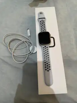 Apple watch 7 nike edition 45 mm starlight