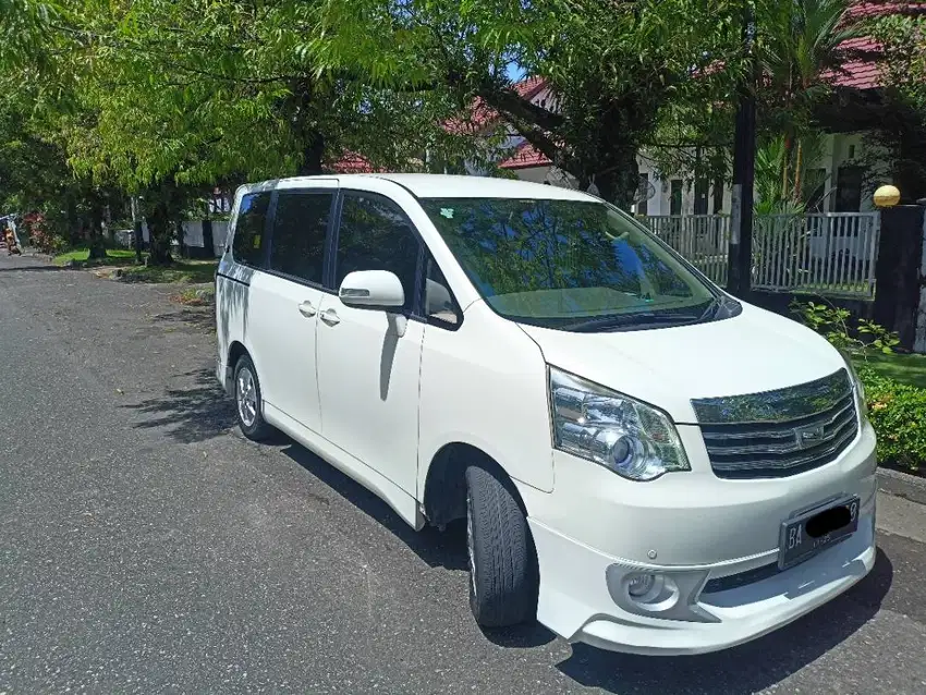 Toyota NAV1 2.0 V  Luxury (Baby Alphard)