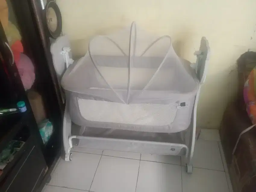 Tempat tidur bayi