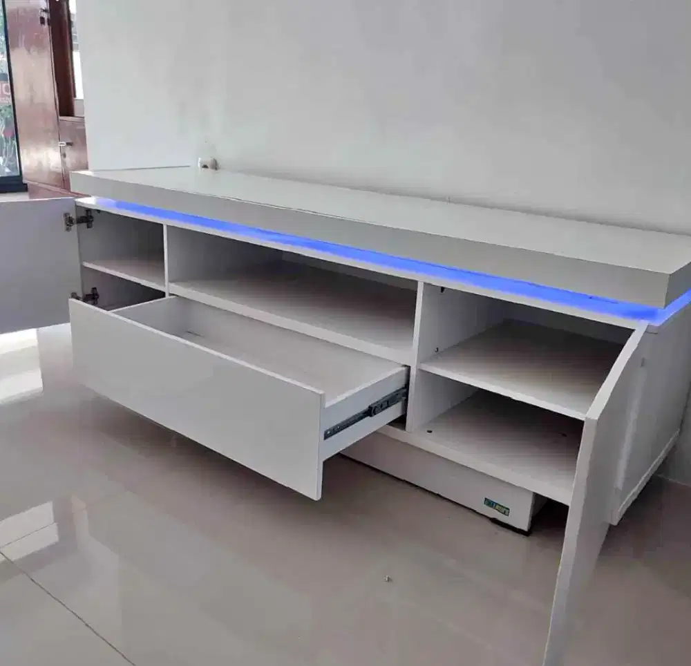 RAK TV ADA LAMPU LASER NYA